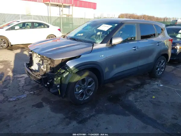 KNDEPCAA4R7500015 2024 KIA SELTOS - Image 2