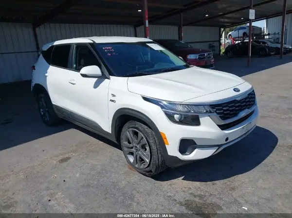 KNDEPCAA5M7123798 2021 KIA SELTOS - Image 1