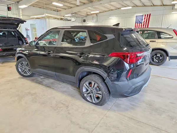 KNDEPCAA5M7218183 2021 KIA SELTOS - Image 2