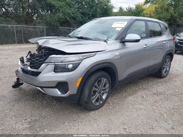 KNDEPCAA5N7318429 2022 KIA SELTOS - Image 2