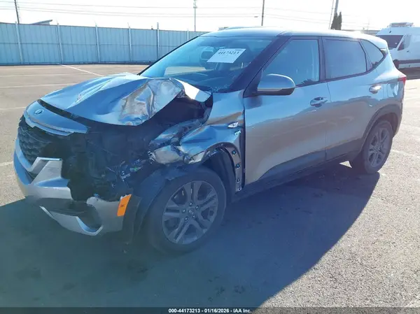 KNDEPCAA6M7045158 2021 KIA SELTOS - Image 2