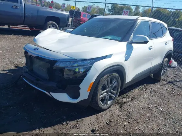 KNDEPCAA6M7061425 2021 KIA SELTOS - Image 2