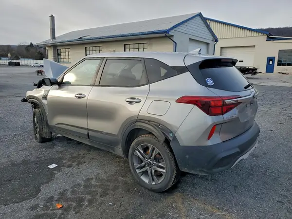 KNDEPCAA6M7061568 2021 KIA SELTOS - Image 2