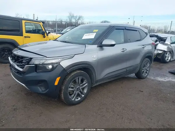 KNDEPCAA6M7082212 2021 KIA SELTOS - Image 2