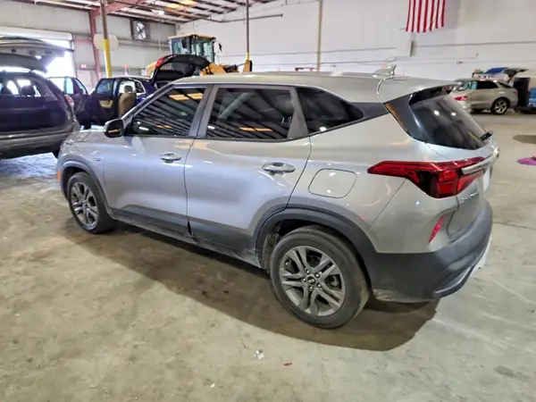 KNDEPCAA6M7083392 2021 KIA SELTOS - Image 2