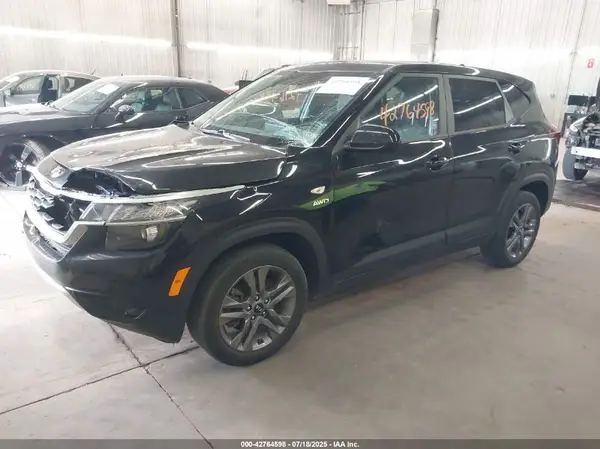 KNDEPCAA6M7104838 2021 KIA SELTOS - Image 2