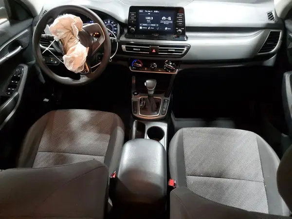 KNDEPCAA6M7136821 2021 KIA SELTOS - Image 8
