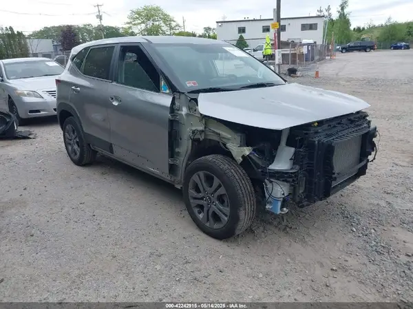 KNDEPCAA6M7138813 2021 KIA SELTOS - Image 1