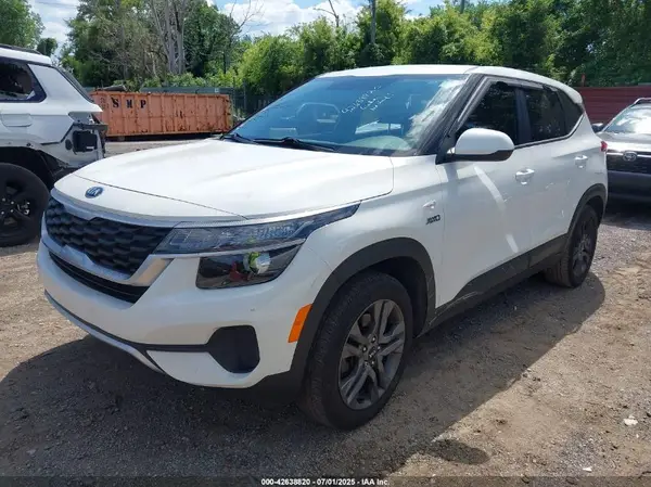 KNDEPCAA6M7145602 2021 KIA SELTOS - Image 2