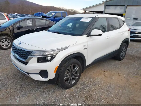 KNDEPCAA7M7048179 2021 KIA SELTOS - Image 2