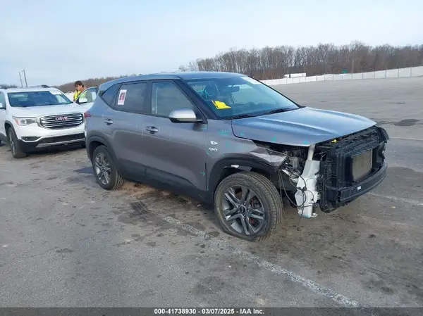 KNDEPCAA7M7048974 2021 KIA SELTOS - Image 1