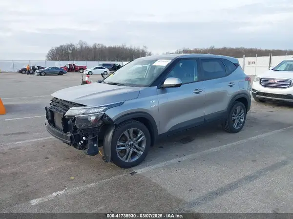KNDEPCAA7M7048974 2021 KIA SELTOS - Image 2