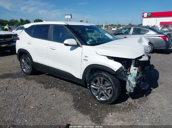 KNDEPCAA7M7049168 2021 KIA SELTOS - Image 1