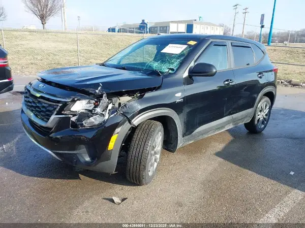 KNDEPCAA7M7071817 2021 KIA SELTOS - Image 2