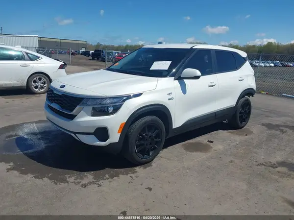 KNDEPCAA7M7144815 2021 KIA SELTOS - Image 2
