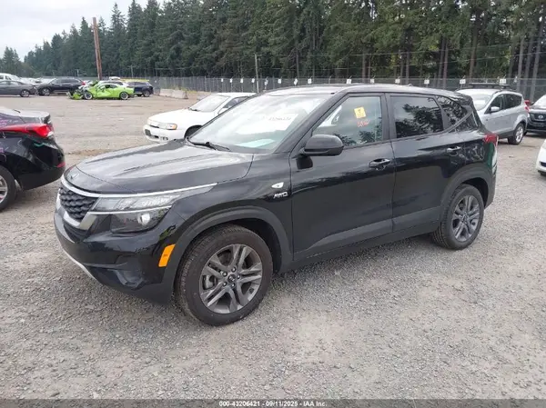 KNDEPCAA8M7045243 2021 KIA SELTOS - Image 2