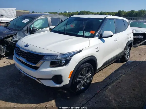 KNDEPCAA8M7047641 2021 KIA SELTOS - Image 2