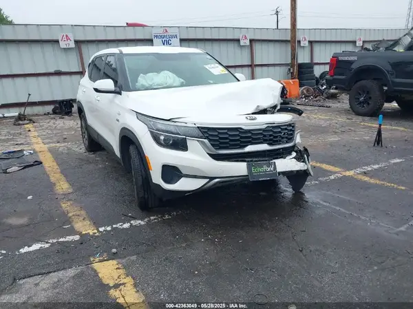 KNDEPCAA8M7048918 2021 KIA SELTOS - Image 1