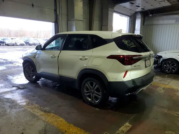 KNDEPCAA8M7081644 2021 KIA SELTOS - Image 2