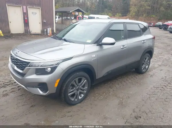 KNDEPCAA8M7124072 2021 KIA SELTOS - Image 2