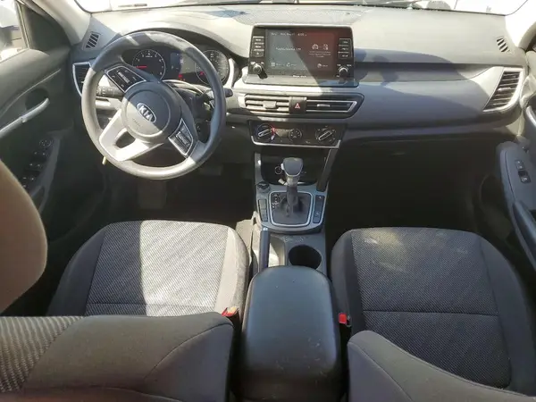 KNDEPCAA8M7153085 2021 KIA SELTOS - Image 8