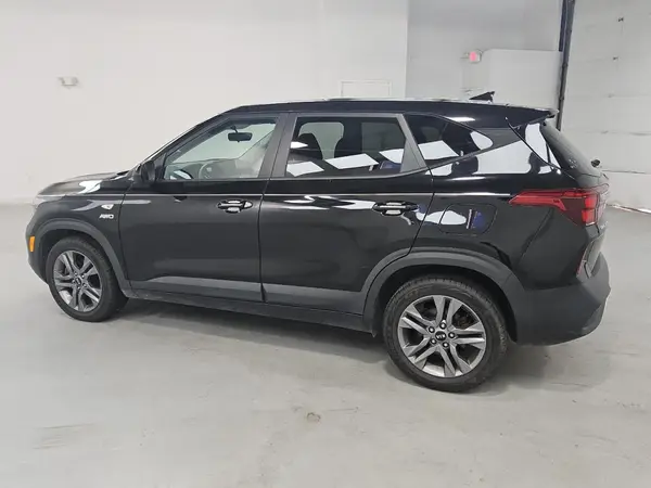 KNDEPCAA8M7155516 2021 KIA SELTOS - Image 2