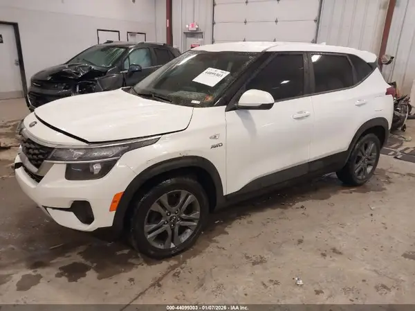 KNDEPCAA8M7185129 2021 KIA SELTOS - Image 2