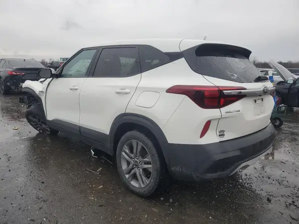 KNDEPCAA8M7226617 2021 KIA SELTOS - Image 2
