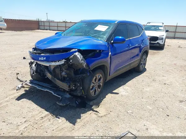KNDEPCAA8R7640696 2024 KIA SELTOS - Image 2