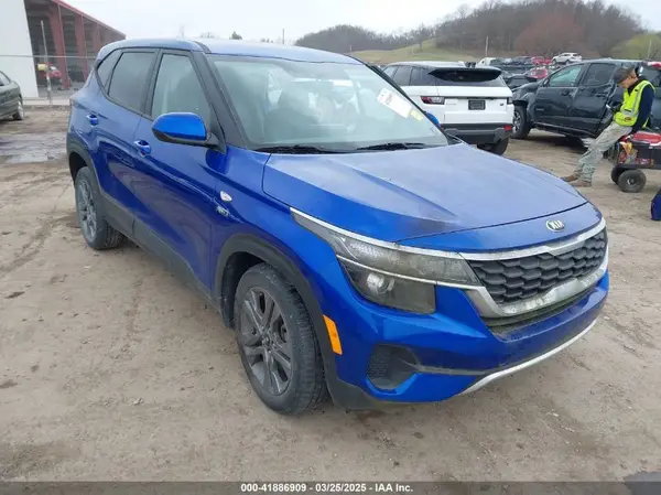 KNDEPCAA9M7045395 2021 KIA SELTOS - Image 1