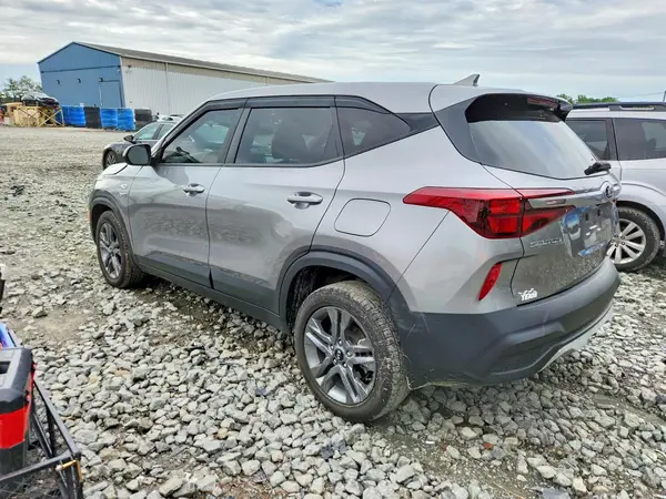 KNDEPCAA9M7046126 2021 KIA SELTOS - Image 2