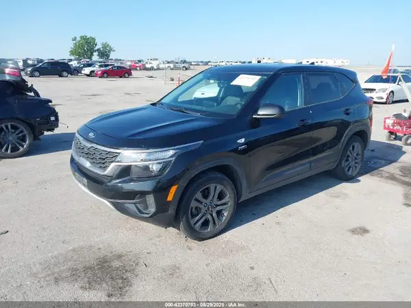 KNDEPCAA9M7103943 2021 KIA SELTOS - Image 2