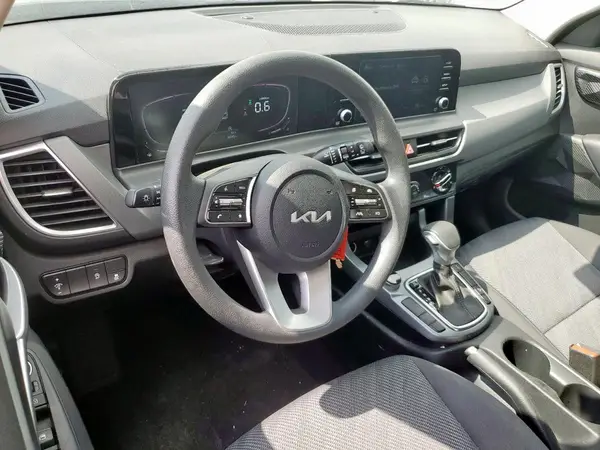 KNDEPCAA9R7582565 2024 KIA SELTOS - Image 8