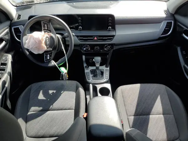 KNDEPCAA9R7619176 2024 KIA SELTOS - Image 8