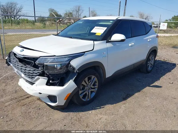 KNDEPCAAXM7049178 2021 KIA SELTOS - Image 2