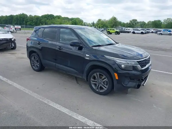 KNDEPCAAXM7061184 2021 KIA SELTOS - Image 1