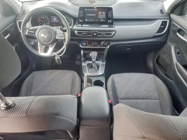 KNDEPCAAXM7064828 2021 KIA SELTOS - Image 8