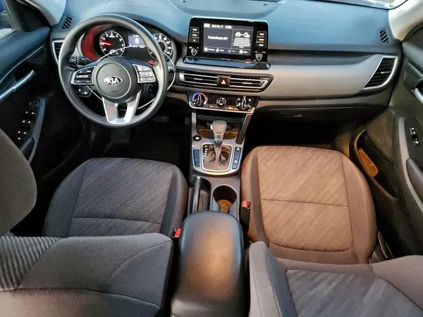 KNDEPCAAXM7101084 2021 KIA SELTOS - Image 8