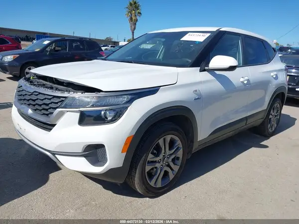 KNDEPCAAXM7145893 2021 KIA SELTOS - Image 2