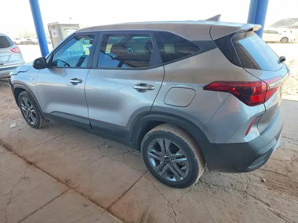 KNDEPCAAXM7230586 2021 KIA SELTOS - Image 2