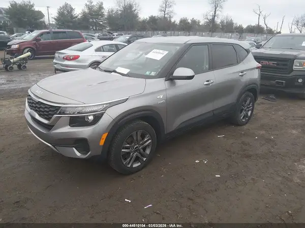 KNDEPCAAXN7238611 2022 KIA SELTOS - Image 2