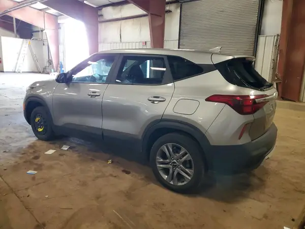 KNDEPCAAXN7245610 2022 KIA SELTOS - Image 2