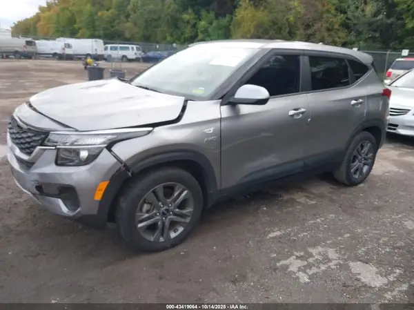 KNDEPCAAXN7249415 2022 KIA SELTOS - Image 2
