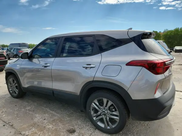 KNDEPCAAXN7329619 2022 KIA SELTOS - Image 2