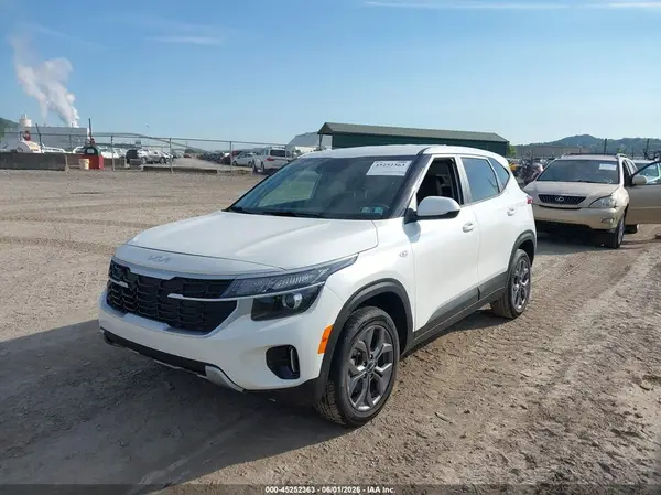 KNDEPCAAXR7638724 2024 KIA SELTOS - Image 2