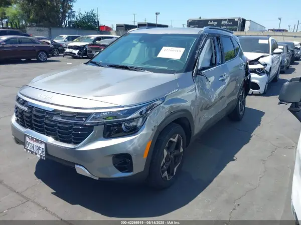 KNDER2AA6S7741682 2025 KIA SELTOS - Image 2