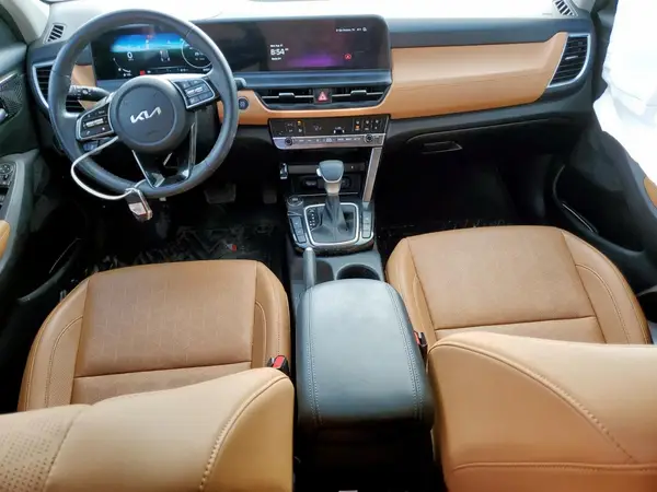 KNDER2AA8R7533832 2024 KIA SELTOS - Image 8