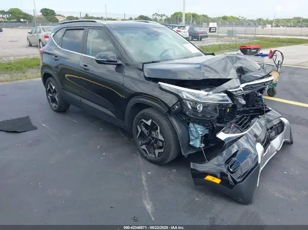 KNDER2AA8R7636670 2024 KIA SELTOS - Image 1