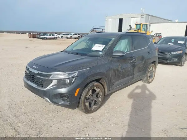 KNDER2AA8S7708800 2025 KIA SELTOS - Image 2