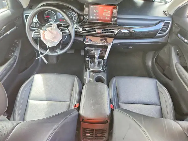 KNDERCAA0M7078828 2021 KIA SELTOS - Image 8